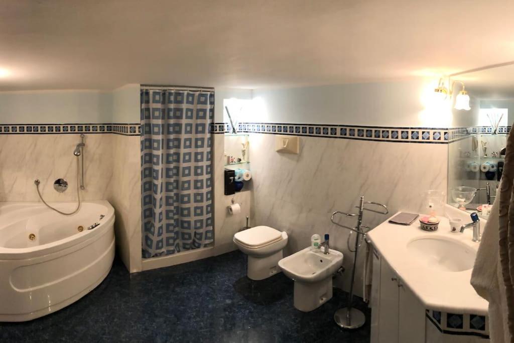 The Trip House - Between The Center And The Sea - Free Wifi And Jacuzzi Catánia Buitenkant foto